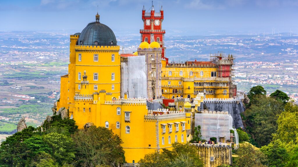 Raz Es Para Conhecer A Vila De Sintra Em Portugal NJ Advogados   Sintra Pena Palace GettyImages 482413302 1024x576 